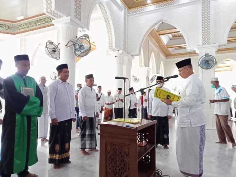 Bupati Bireuen Lantik Kepala UPTD Pengelola Masjid Agung Sultan Jeumpa 