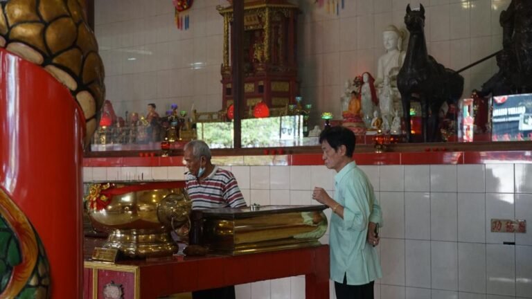 Jelang Imlek, Warga Tionghoa di Aceh Bersihkan Vihara