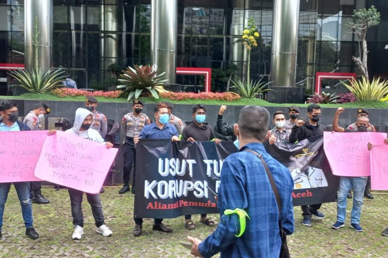 Aliansi Masyarakat Aceh Demo di Gedung KPK, Ini Tuntutan Mereka