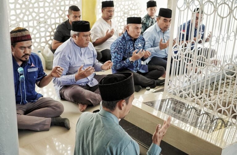 Muslim Ziarah ke Makam Syeikh Abuya Muda Waly