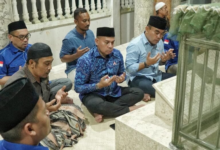 Menutup Agenda di Aceh Selatan, Muslim Ziarah ke Makam Nek Abu Bakongan