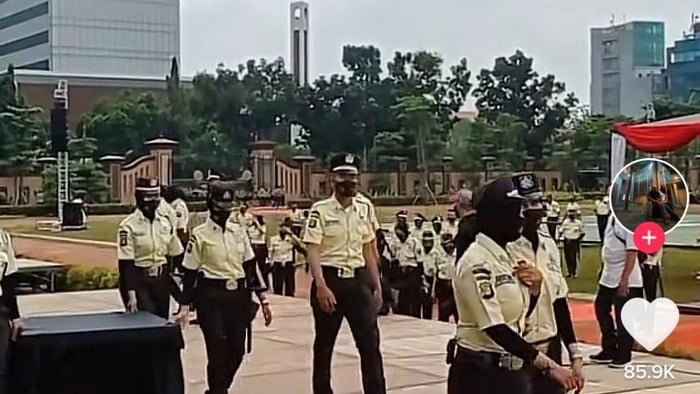 Viral Warna Seragam Baru Satpam, Warganet: Mirip Polisi India