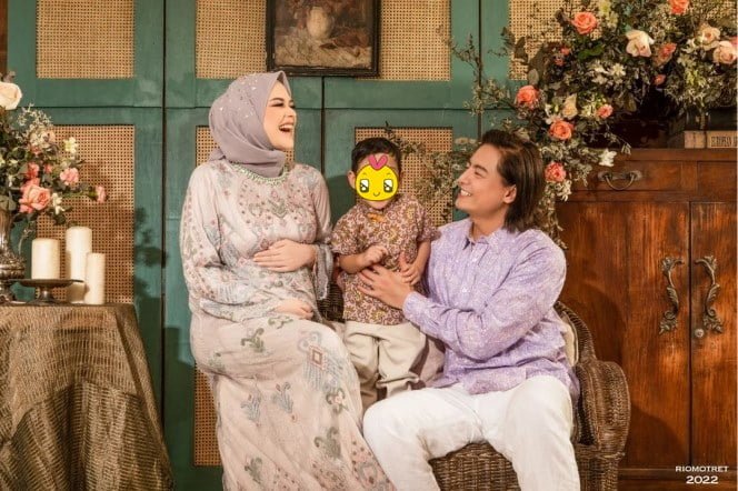 Hamil Anak Kedua, Ini 9 Gaya Maternity Shoot Cut Meyriska Artis Asal Aceh