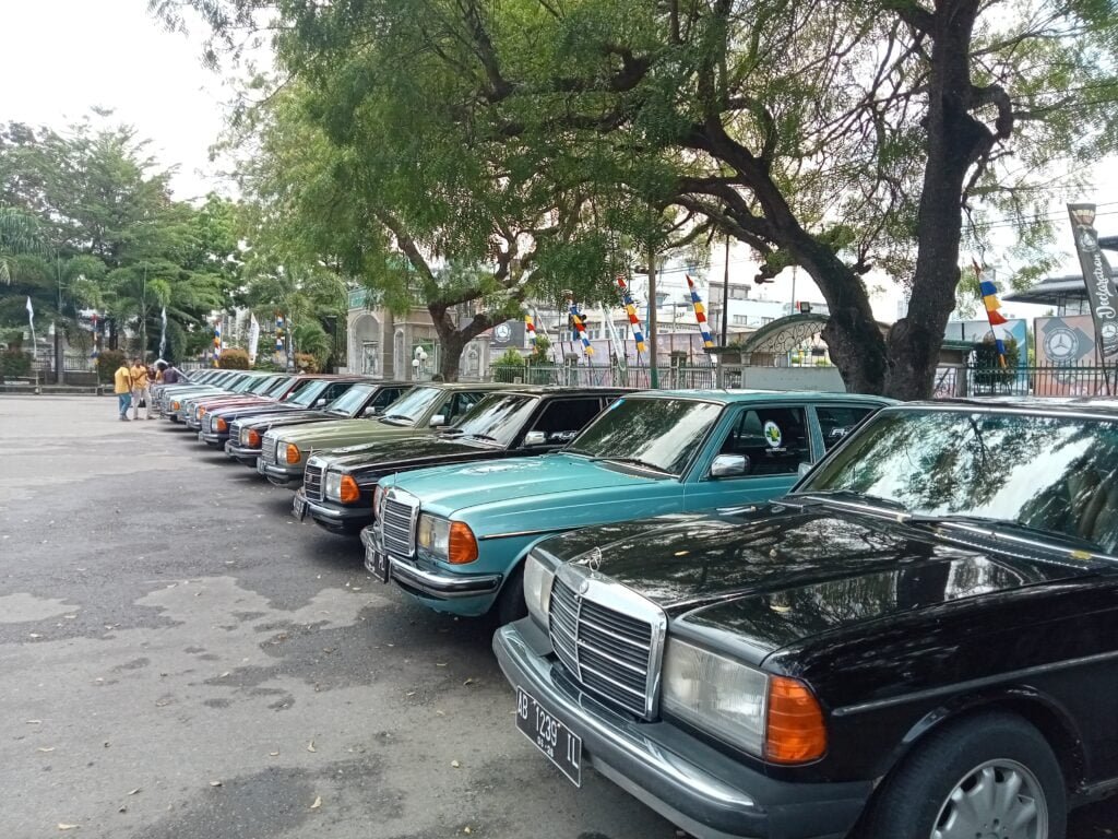 Santunan Anak Yatim Iringi Deklarasi Mercedes Benz Tiger Club Indonesia Chapter Bireuen 