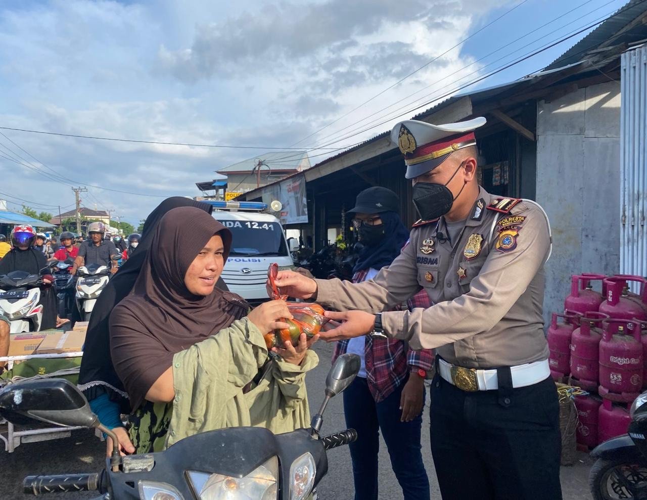 Satlantas Polresta Banda Aceh Bagikan Ratusan Paket Ramadan