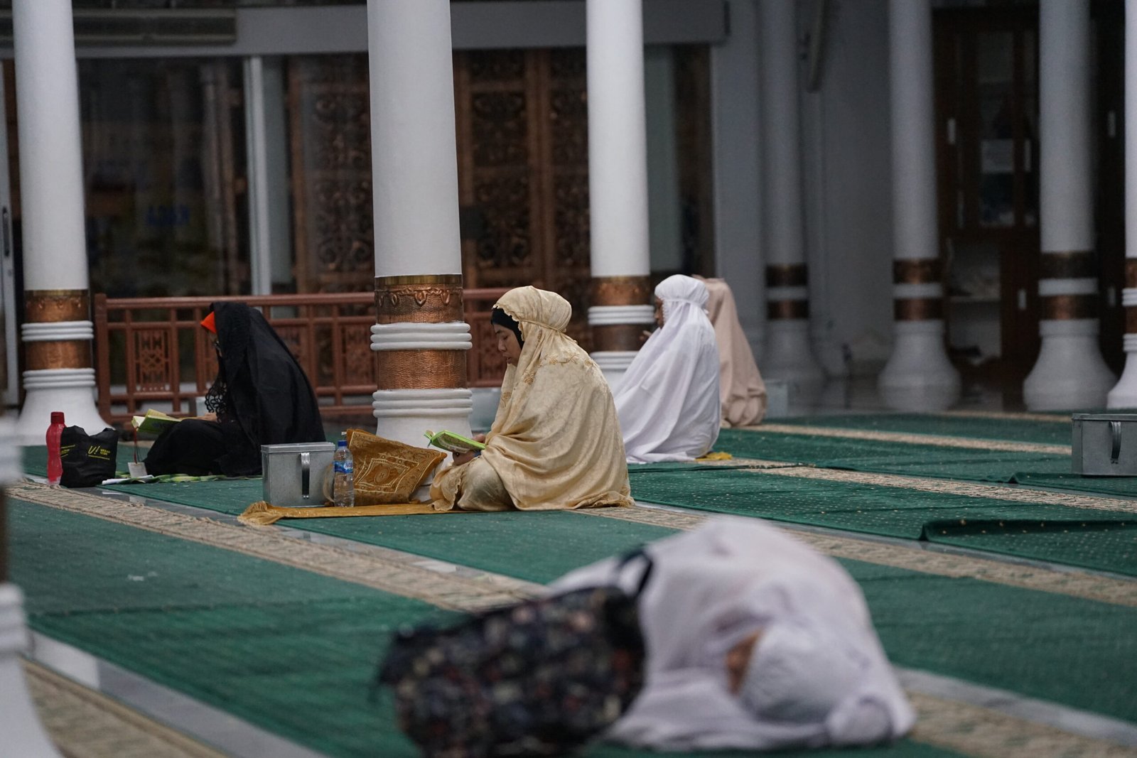 Iktikaf Warga Di Masjid Raya