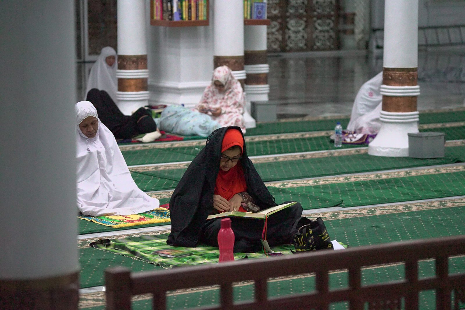 Iktikaf Warga Di Masjid Raya