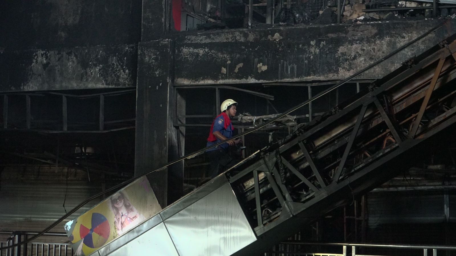 Kesaksian Rahmad Sang &Quot;Jagawana Api&Quot; Yang Tumbang Akibat Asap Kebakaran Suzuya Mall
