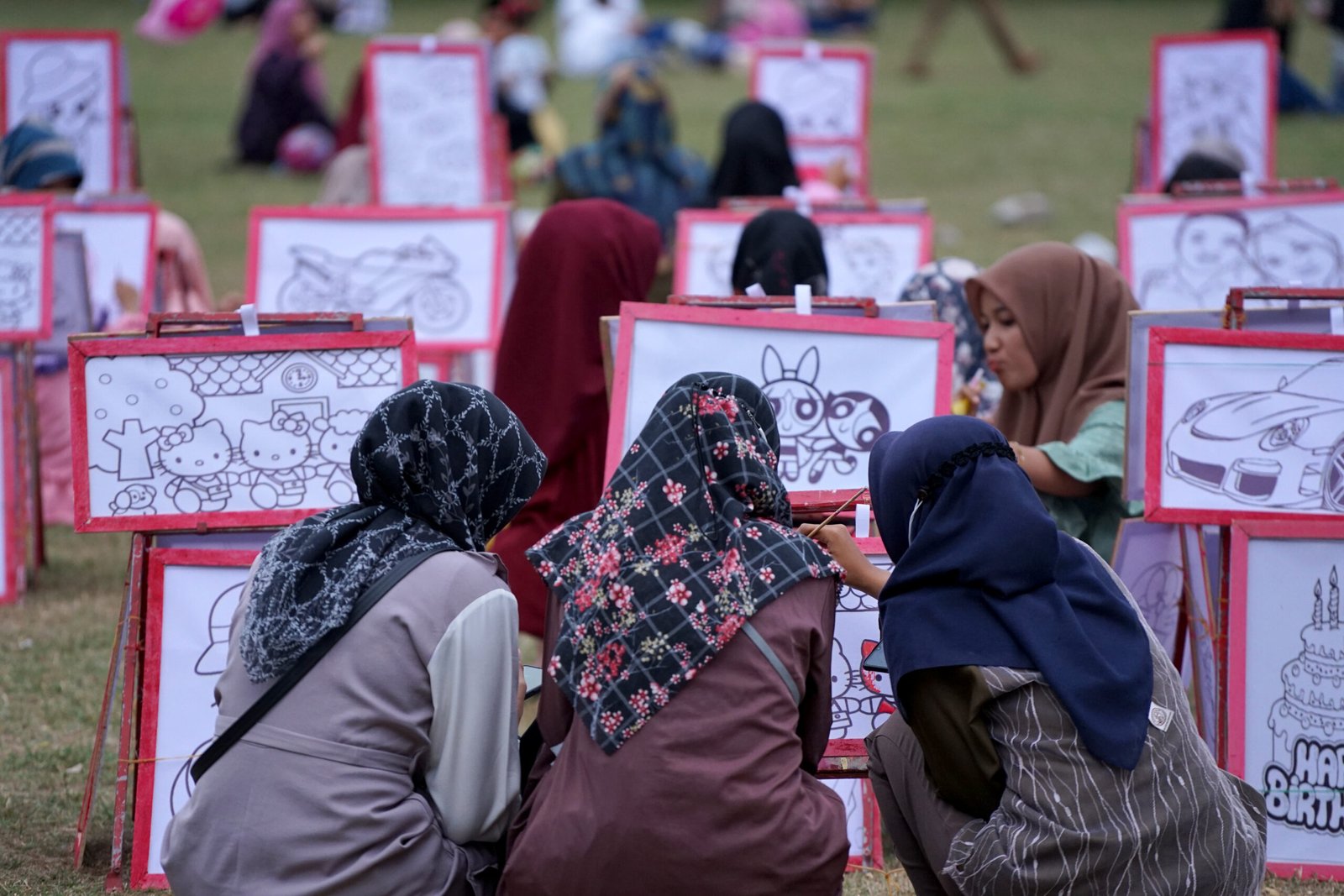 Warga Ramaikan Blang Padang Di Hari Libur