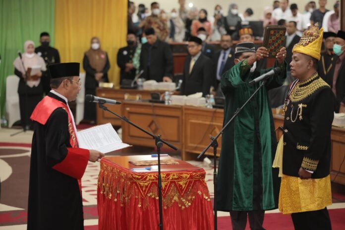 Saiful Bahri (Pon Yaya) Resmi Jadi Ketua DPRA. Foto: Abdul Hadi