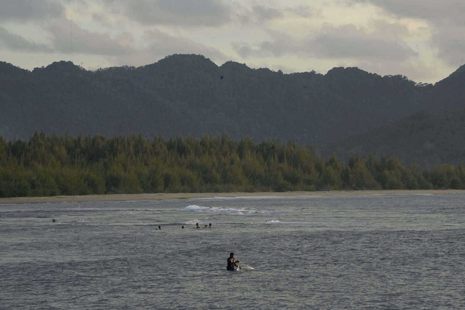 Foto: Menjemput Senja Di Pantai Ulee Lheu