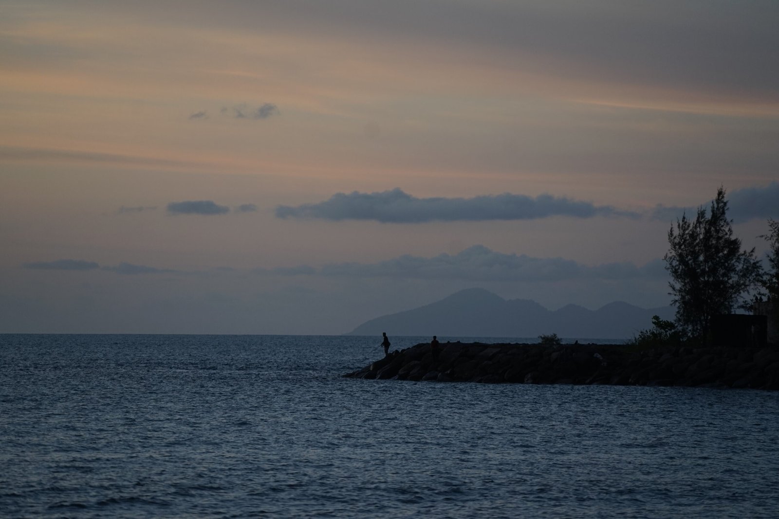 Foto: Menjemput Senja Di Pantai Ulee Lheu