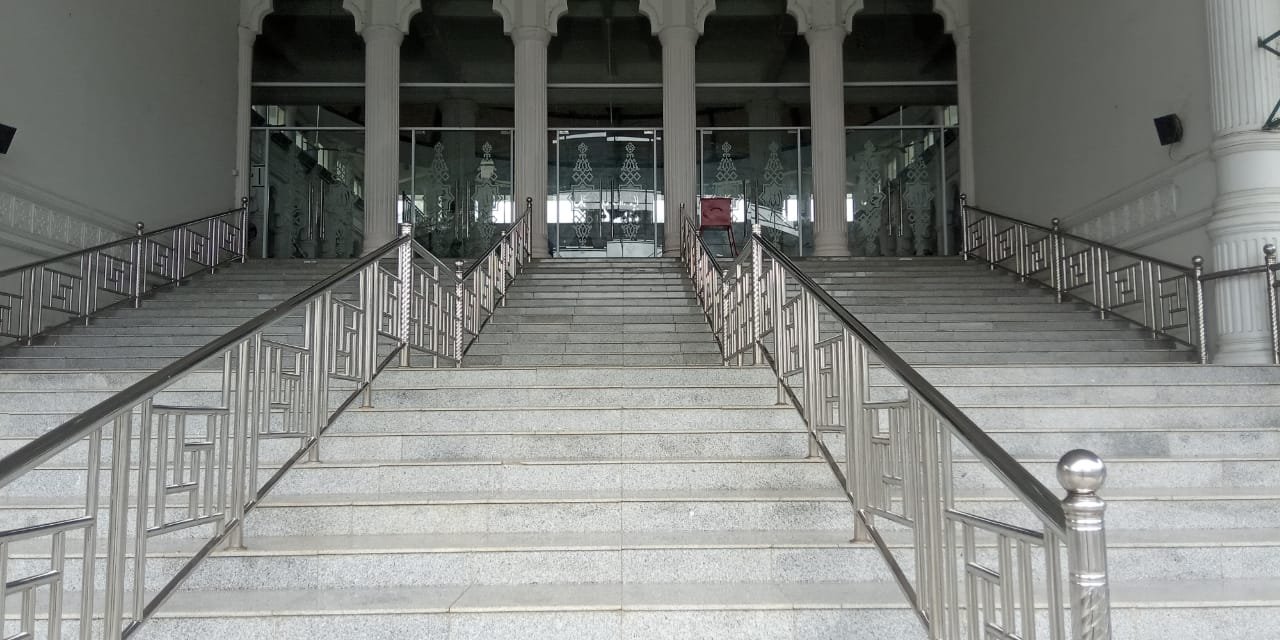 Masjid Jamik ‘Puluhan Pilar’ Di Kopelma