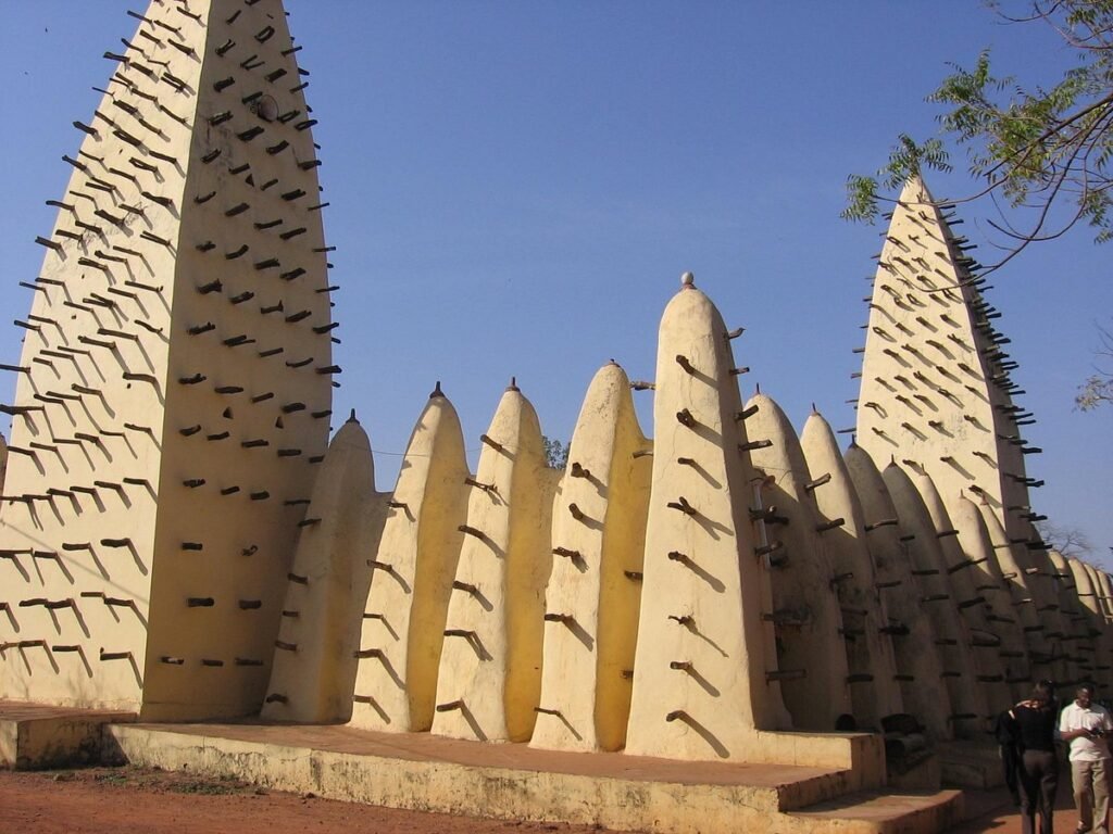 Deretan Masjid Megah Dari Lumpur