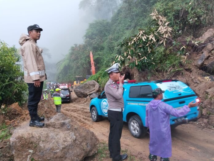 Sempat Lumpuh 13 Jam, Akhirnya Jalan Nasional Takengon-Blangkejeren Kembali Berfungsi