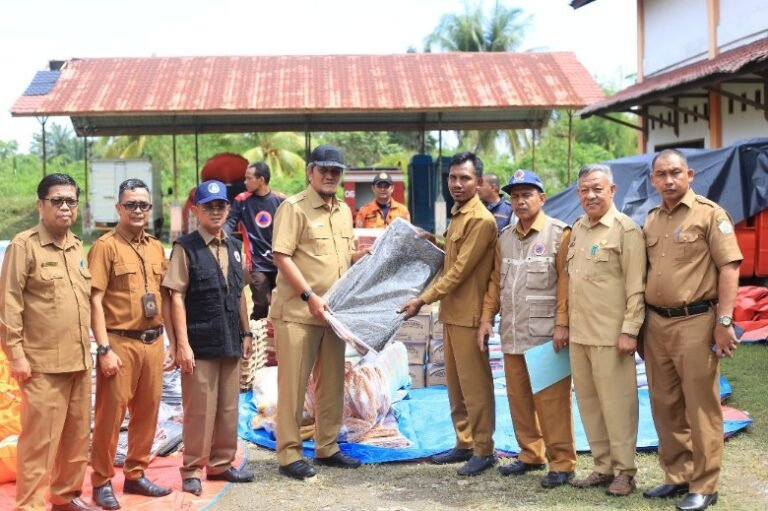 Sekda Aceh Utara Serahkan Bantuan kepada 13 Kecamatan Terdampak Banjir