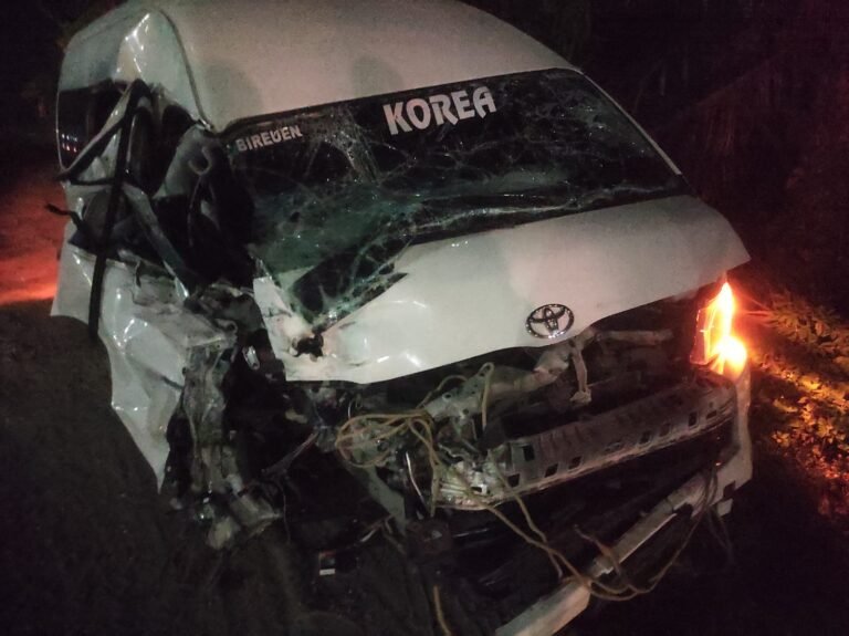 Mopen Toyota Hiace Tabrak Truk Tangki di Aceh Tamiang, Enam Orang Luka