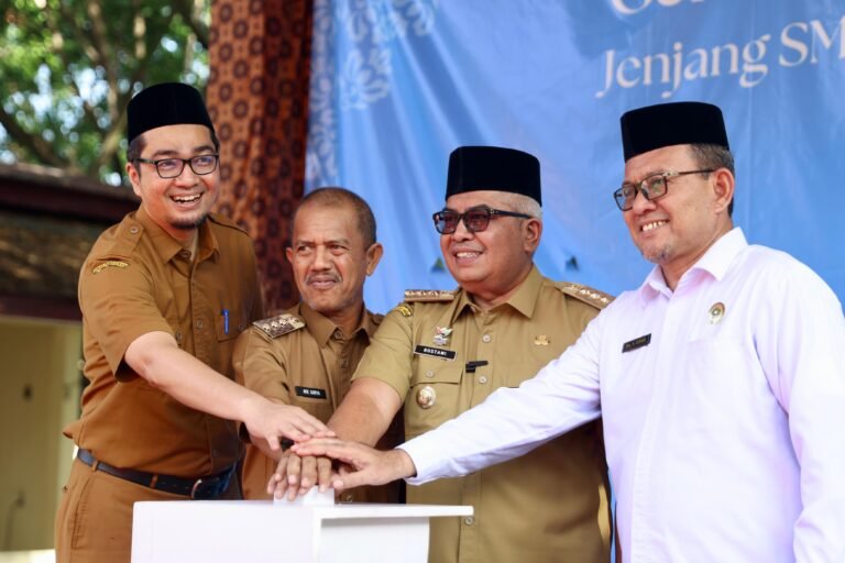 Pj Gubernur Aceh Luncurkan Program Baca Al Quran Sebelum Belajar