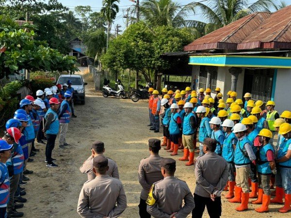 Jaga Kehandalan Kelistrikan, PLN UP3 Langsa Lakukan Pemangkasan Ranting Pohon