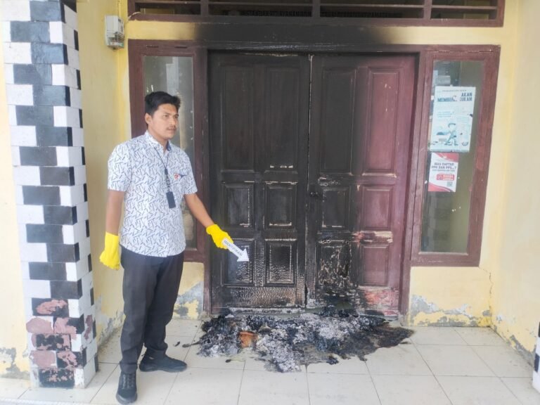 Kantor Camat Darul Falah Aceh Timur Diduga Dibakar OTK